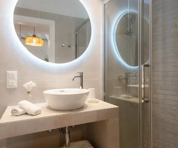 Nerites In Sifnos Аполлония